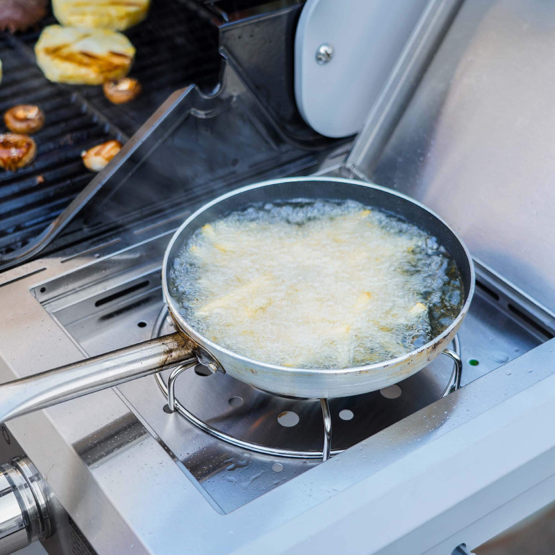 Monument Grills Mesa 415BZ Stainless Gas Grill