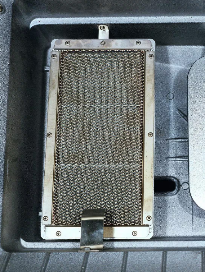 MHP WHRG4DD Hybrid Natural Gas Grill W/ SearMagic Grids On In-Ground Post