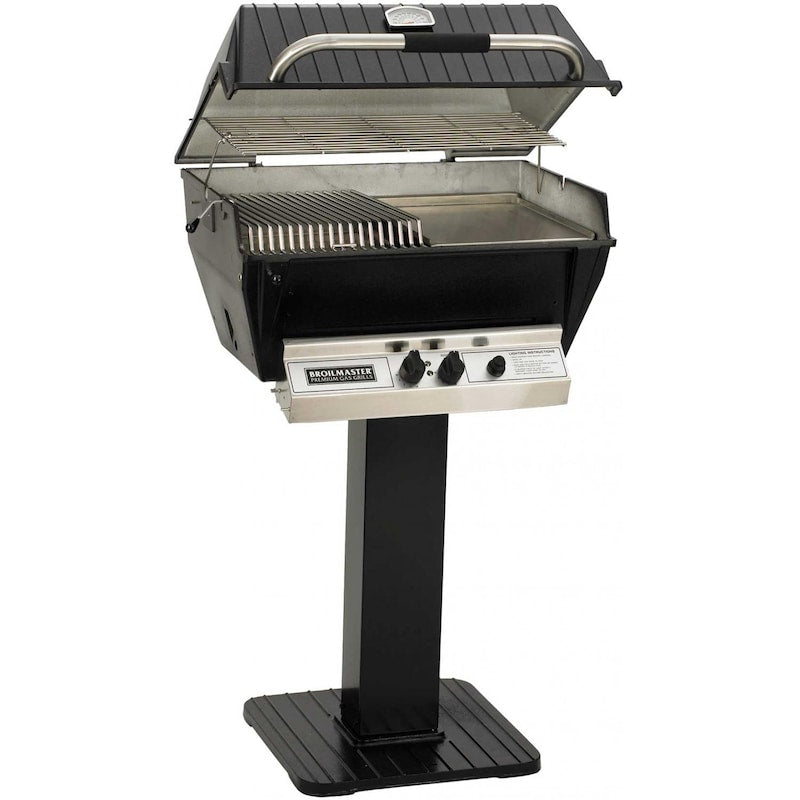 Broilmaster P3-SXN Super Premium Natural Gas Grill On Black Cart