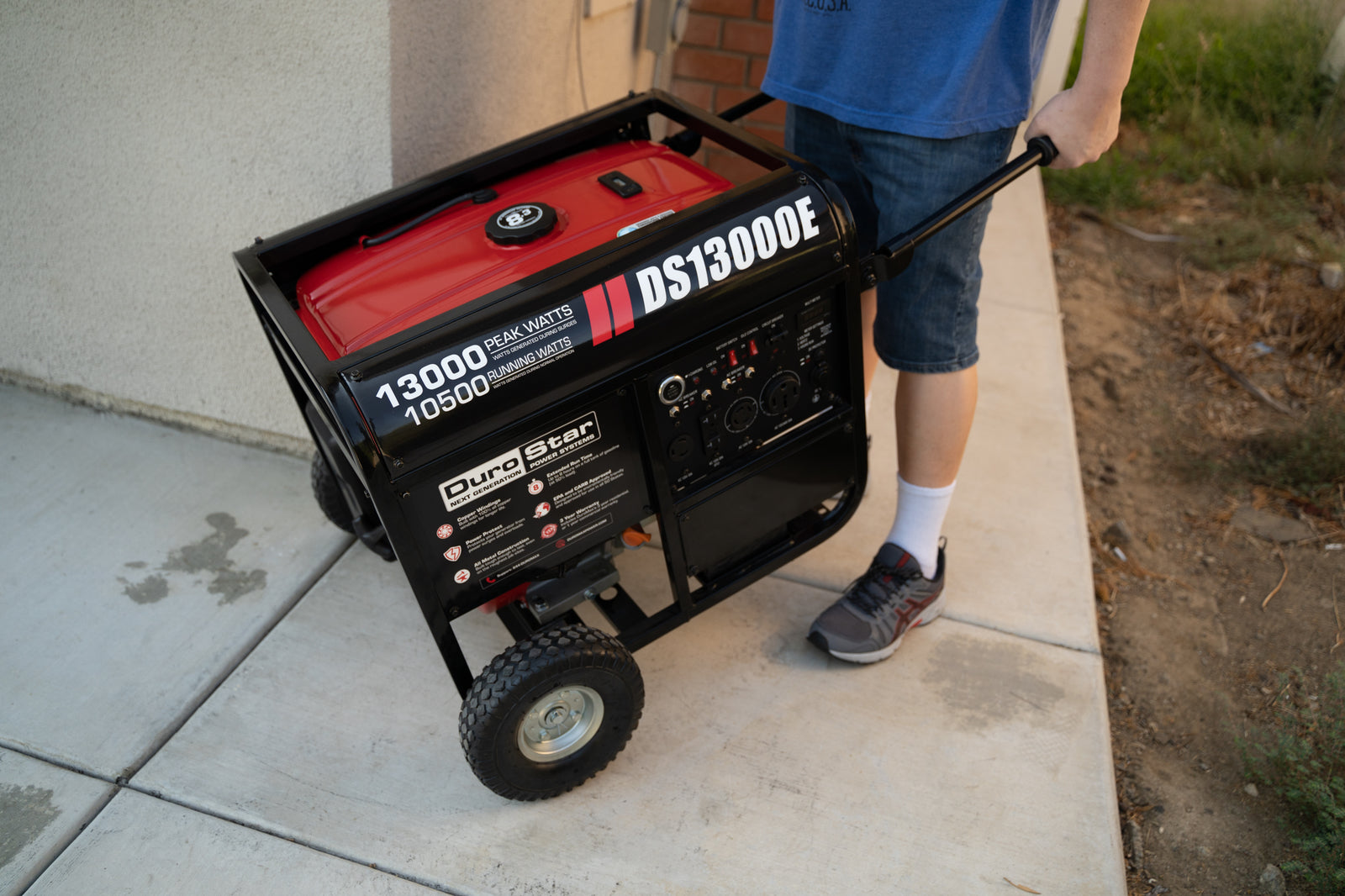 (Discontinued) DuroStar 13,000 Watt Gasoline Portable Generator DS13000E