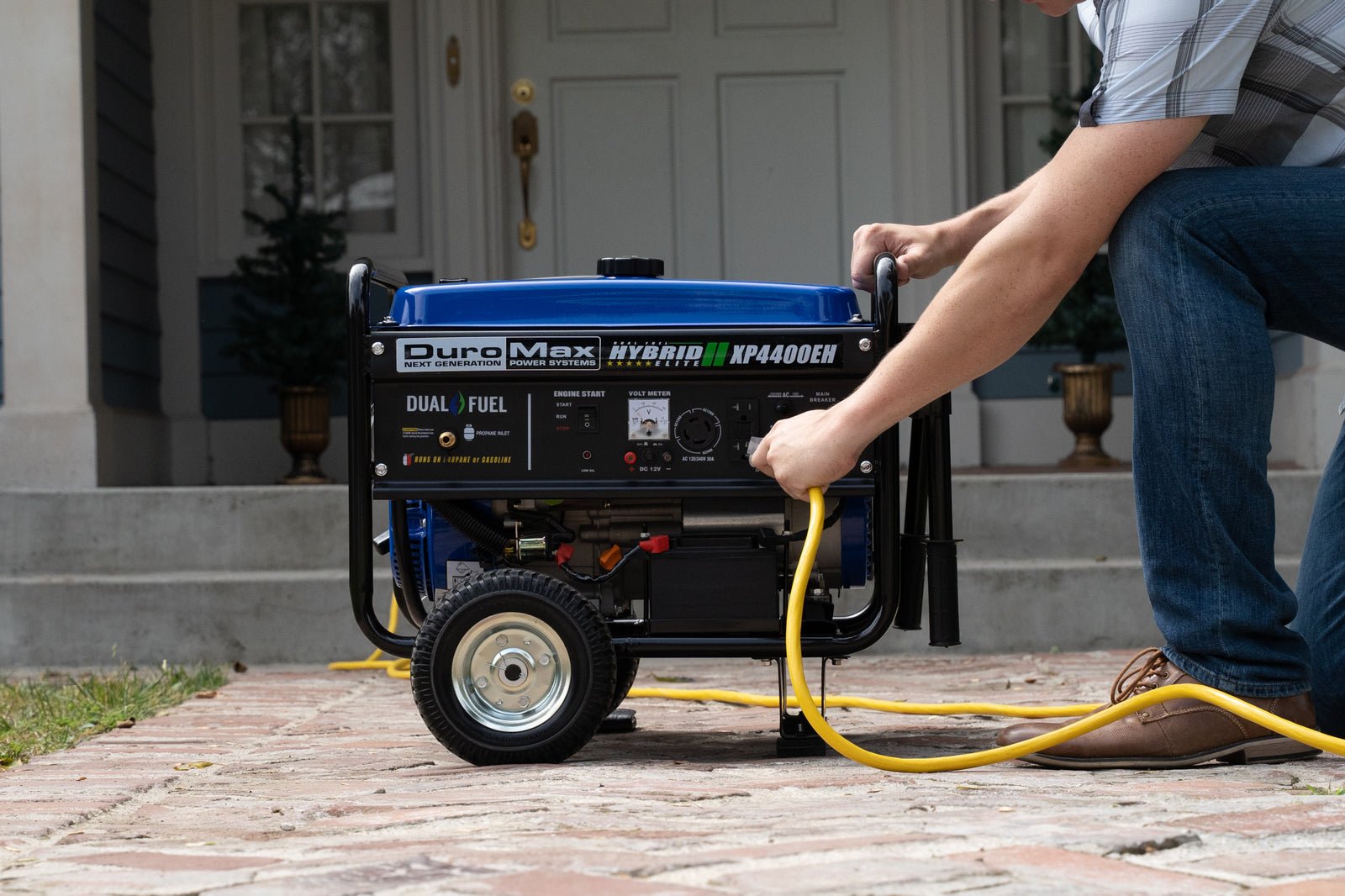 DuroMax 4,400 Watt Dual Fuel Portable Generator XP4400EH