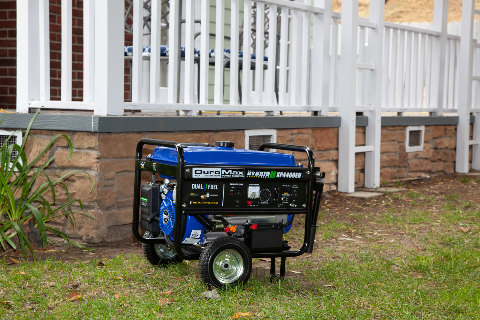 DuroMax 4,400 Watt Dual Fuel Portable Generator XP4400EH
