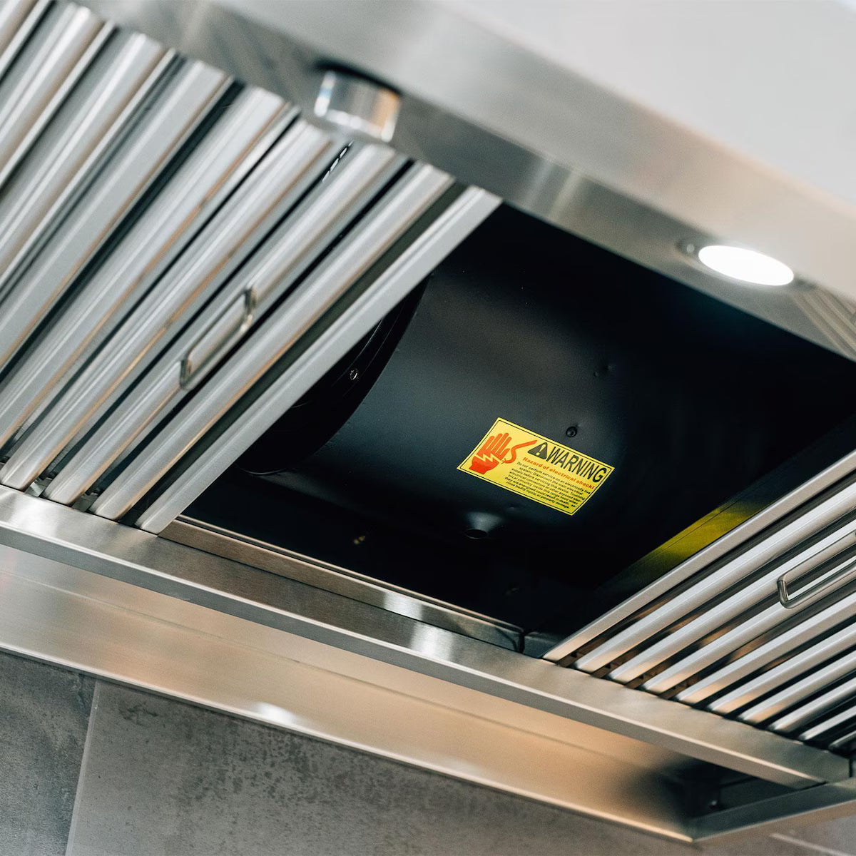 American Made Grills 60-in Outdoor Rated Vent Hood w/ 2,000 CFM Motor & Mounting Bracket - VH60-2
