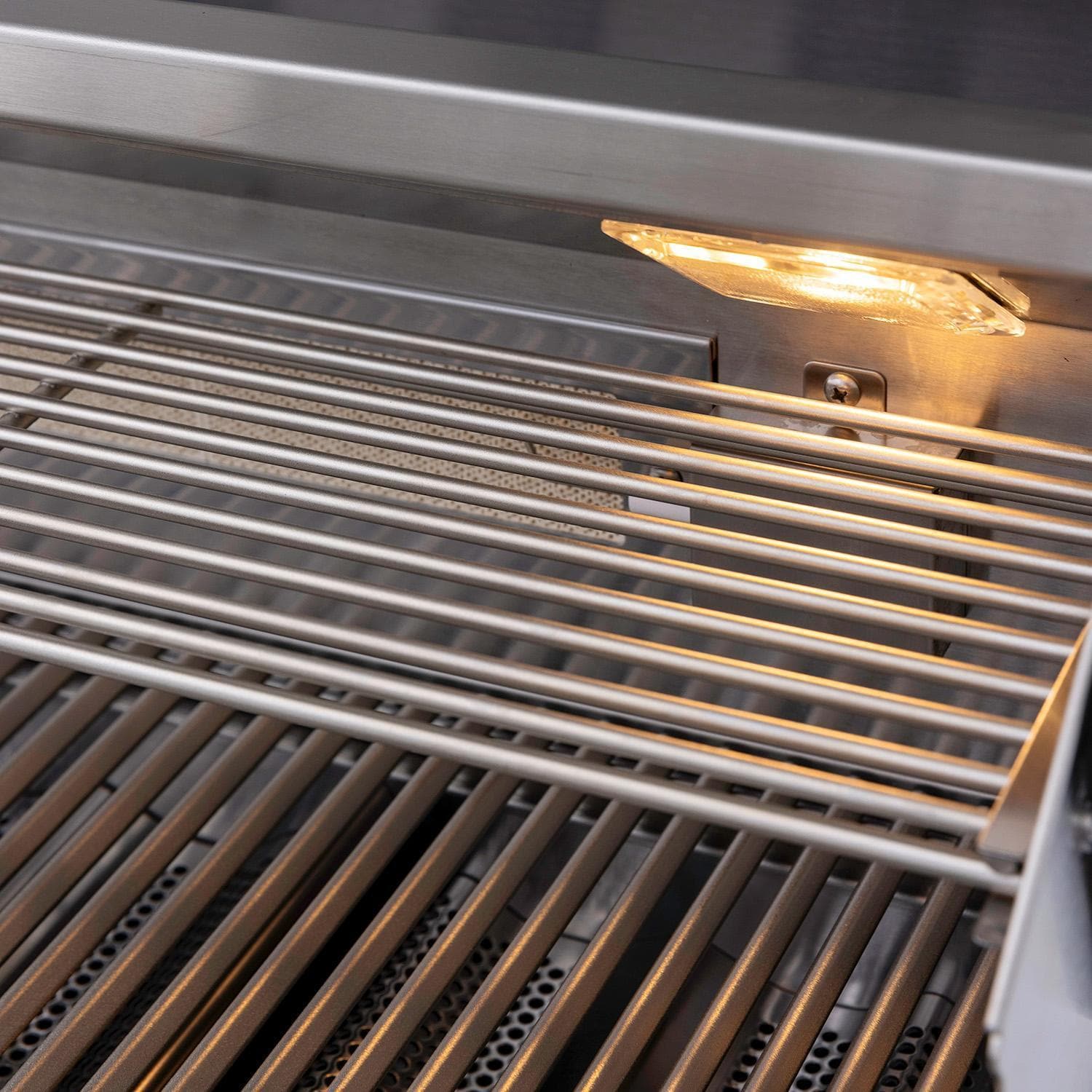 Blaze LTE+ 32-Inch 4-Burner Built-In Natural Gas Grill w/ Lift-Assist Hood & Rear Infrared Burner - BLZ-4LTE3-NG