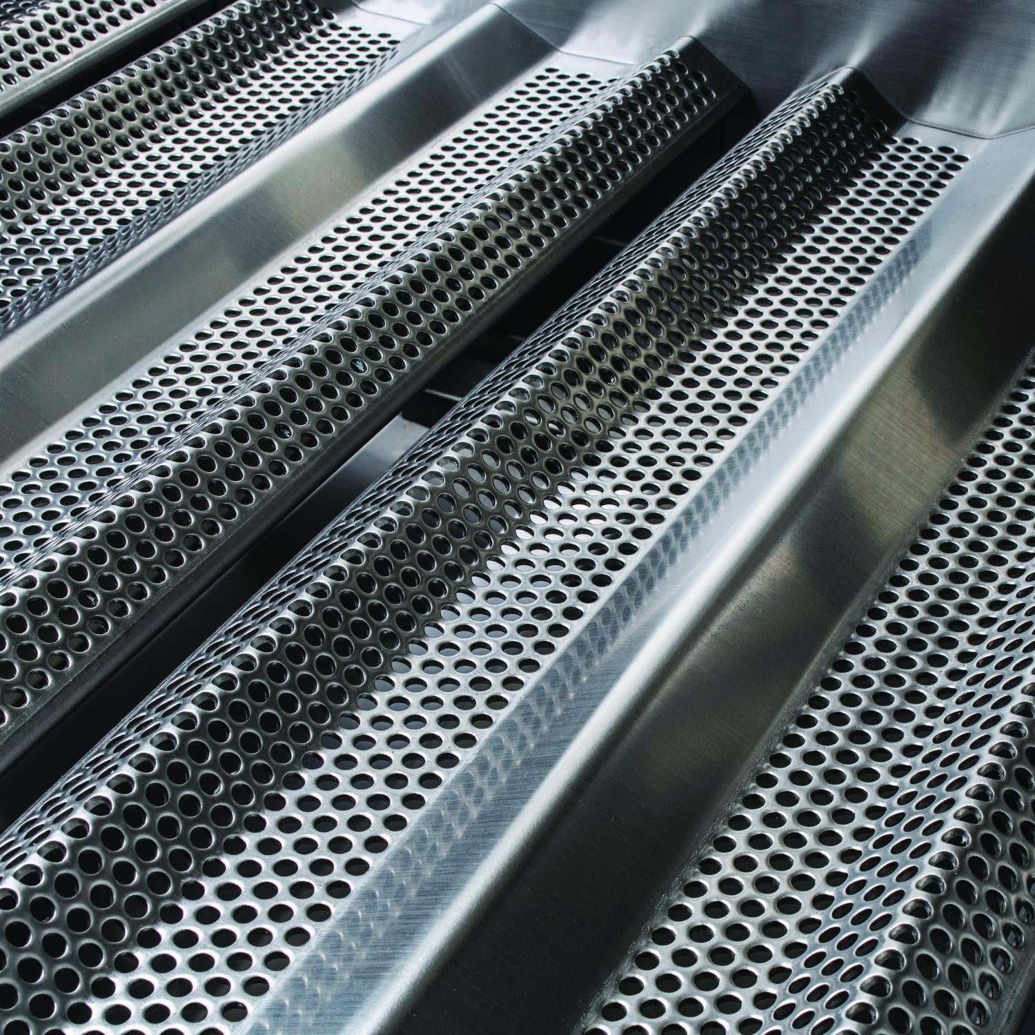 Blaze LTE+ 32-Inch 4-Burner Built-In Natural Gas Grill w/ Lift-Assist Hood & Rear Infrared Burner - BLZ-4LTE3-NG