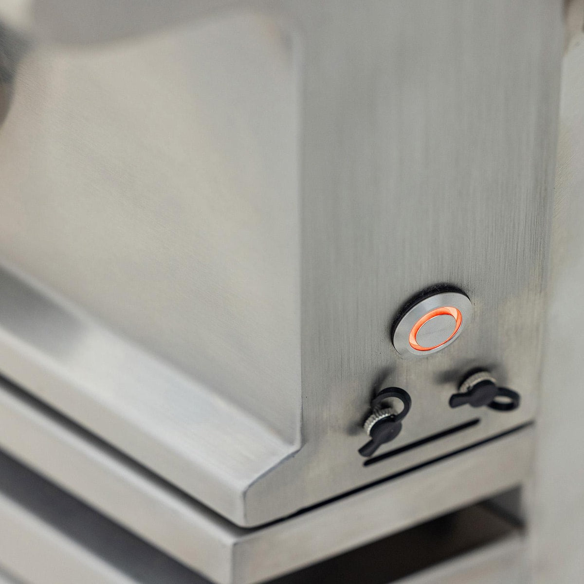 Blaze LTE PRO 32-Inch 4-Burner Built-in Propane Gas Grill w/ Digital Temperature Screen & Rear Infrared Burner - BLZ-4LTEPRO-LP