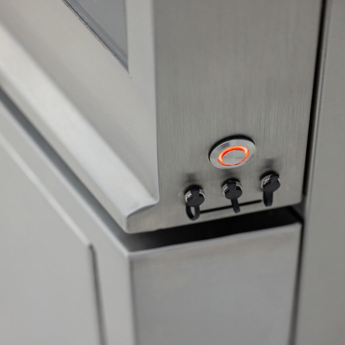 Blaze LTE PRO 40-Inch Built-in Propane Gas Griddle w/ Digital Temperature Screen & Lift-Assist Lid - BLZ-GRIDDLE40-LP