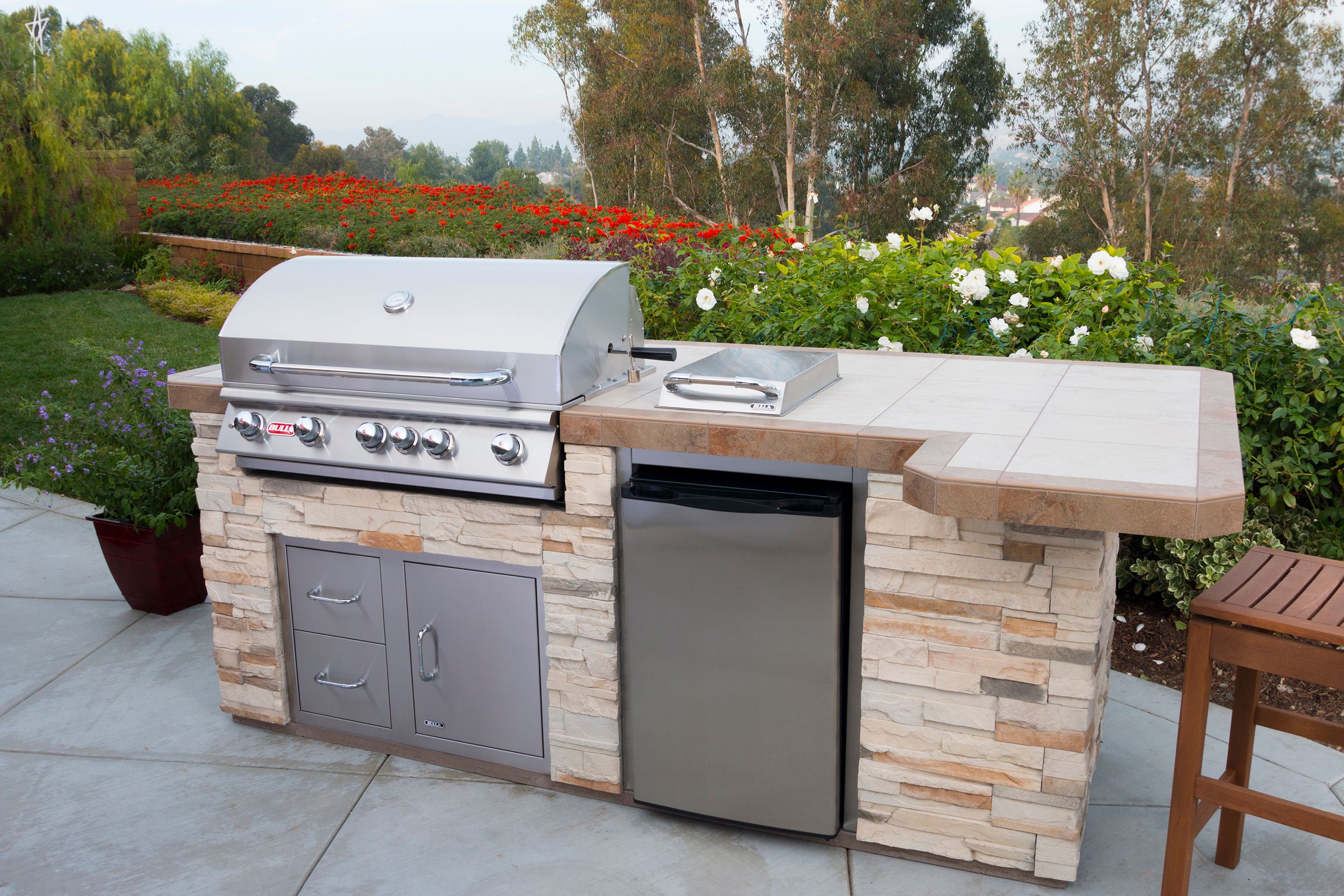 Bull Outdoor Products Brahma Built-In Gas Grill - Thumbnail 4
